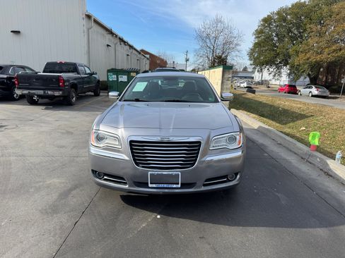 Used 2014 Chrysler 300 C image 5
