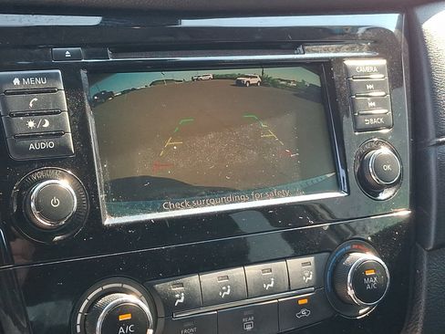 Used 2019 Nissan Rogue S AWD/4WD image 17