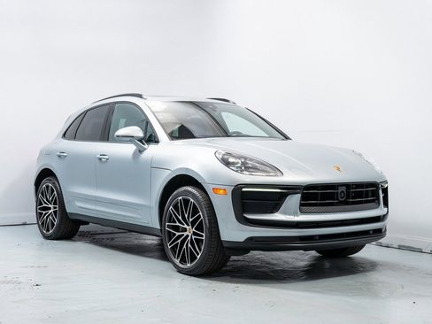 Used 2024 Porsche Macan image 9