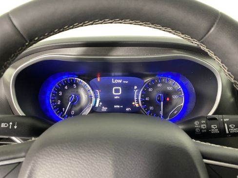 Used 2024 Chrysler Pacifica Touring-L image 21