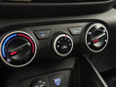 Used 2021 Hyundai Venue SE image 15