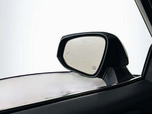 Used 2022 Toyota Highlander XLE image 16