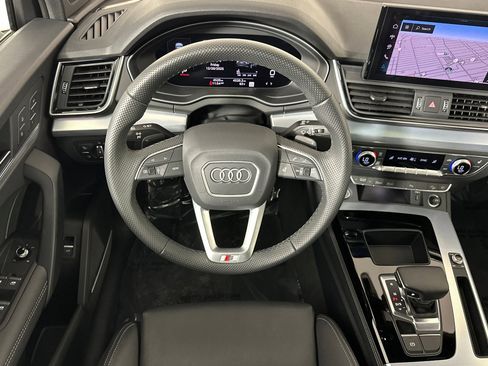 Used 2025 Audi Q5 2.0T Premium Plus w/ Premium Plus Package image 13