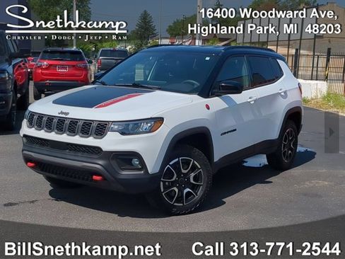 Used 2025 Jeep Compass Trailhawk AWD/4WD image 1