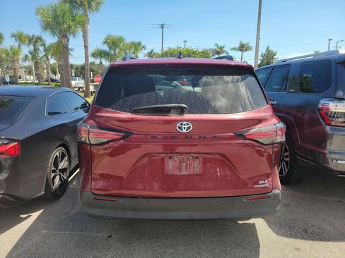 Used 2021 Toyota Sienna XLE FWD image 5