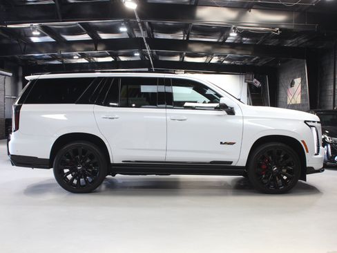 Used 2026 Cadillac Escalade V AWD/4WD image 13