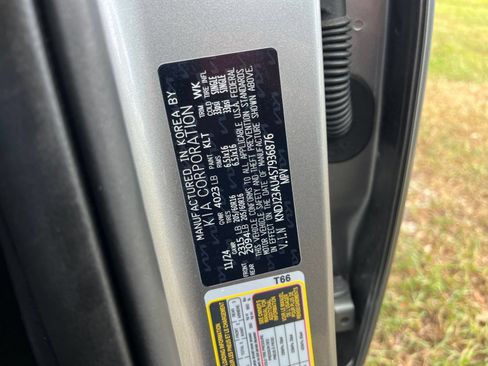 Used 2025 Kia Soul LX w/ LX Technology Package FWD image 29