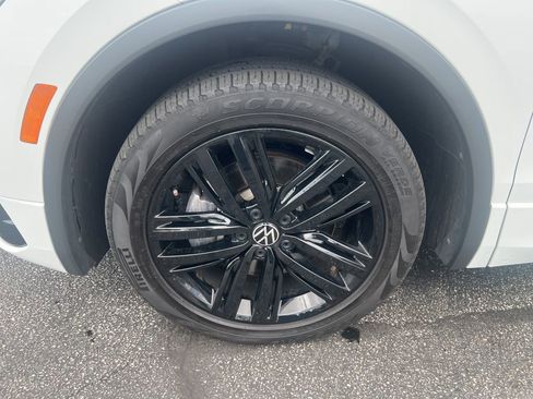 Used 2022 Volkswagen Tiguan SE R-Line AWD/4WD image 10