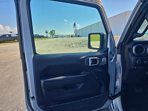 Used 2023 Jeep Wrangler Unlimited image 11