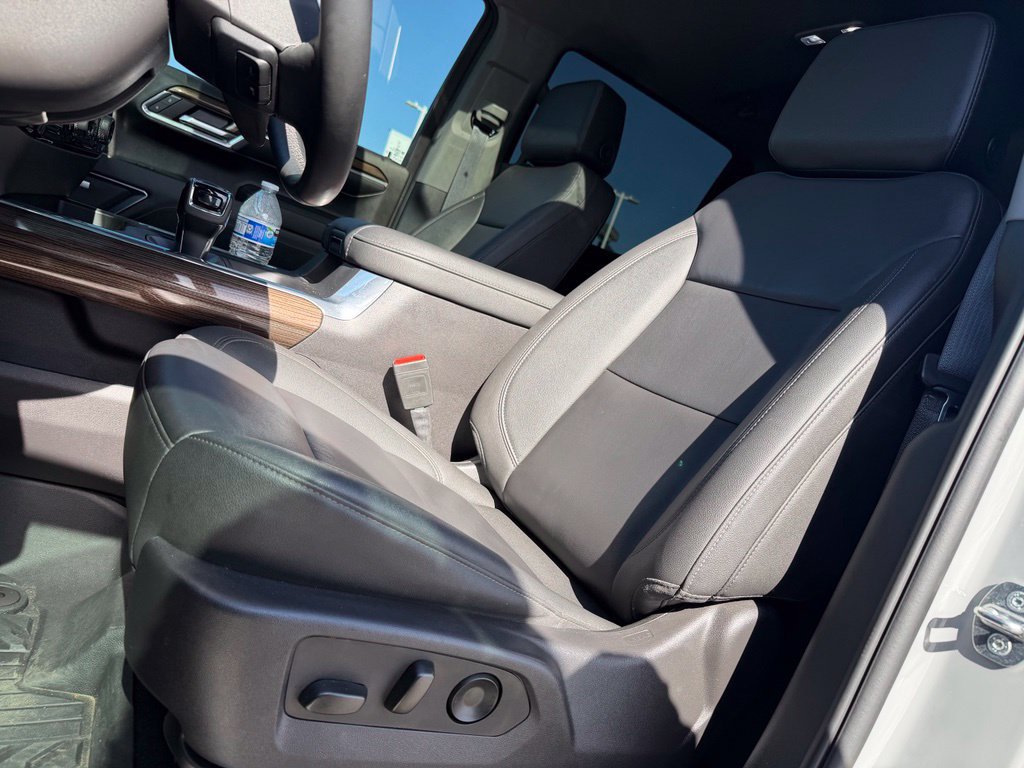 Used 2024 Chevrolet Silverado 1500 LT Trail Boss w/ Convenience Package II AWD/4WD image 4