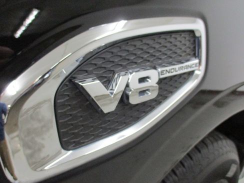Used 2017 Nissan Titan SV image 10