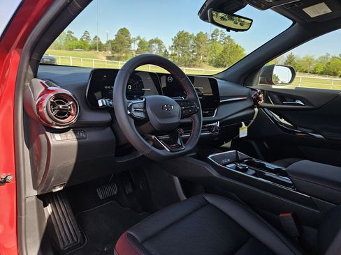 New 2026 Chevrolet Equinox RS w/ Convenience Package III FWD image 11