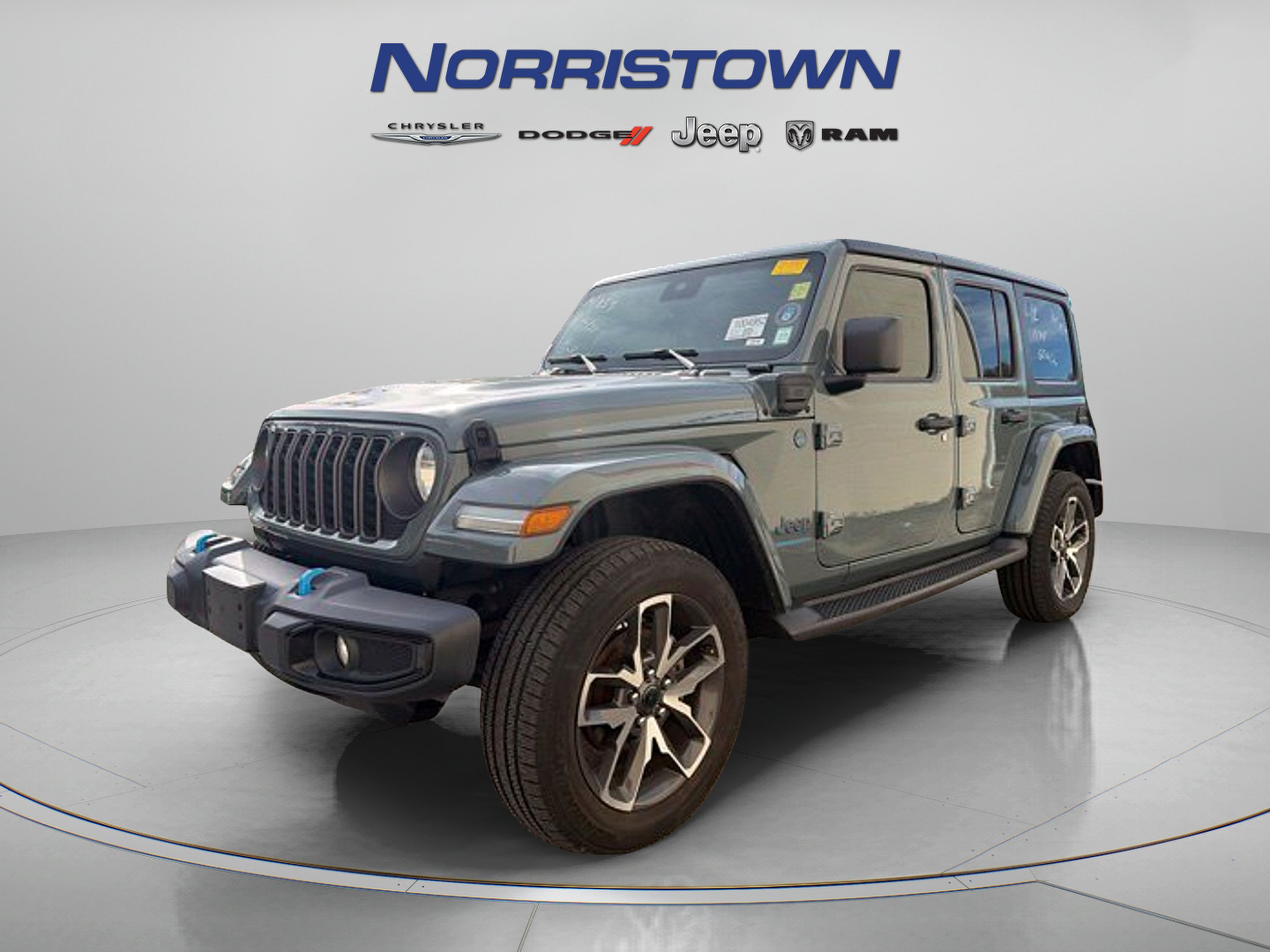 Used 2024 Jeep Wrangler Unlimited w/ Convenience Group AWD/4WD image 3