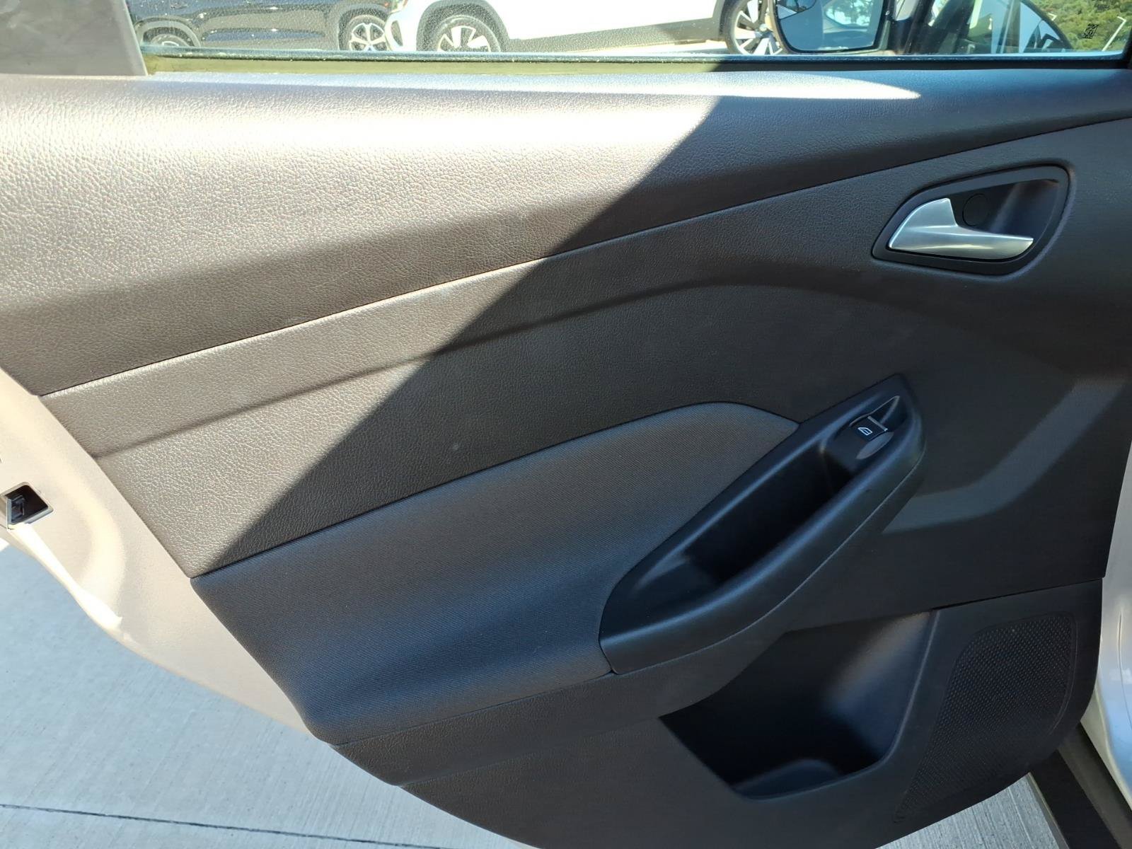 Used 2012 Ford Focus SEL FWD image 11