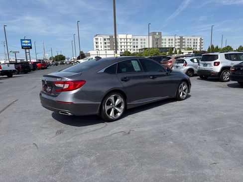 Used 2018 Honda Accord Touring image 3