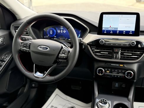 Used 2022 Ford Escape SEL w/ SEL Stealth AWD Package image 17