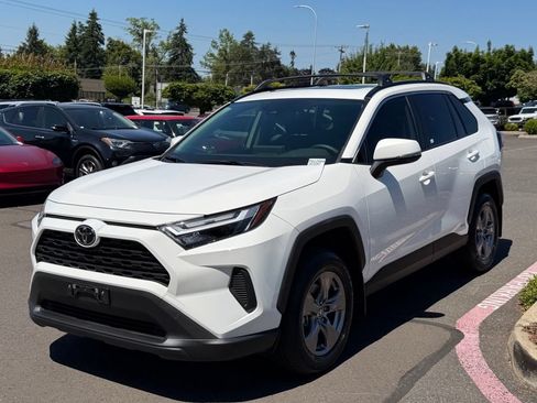 Used 2025 Toyota RAV4 XLE w/ Convenience Package AWD/4WD image 4