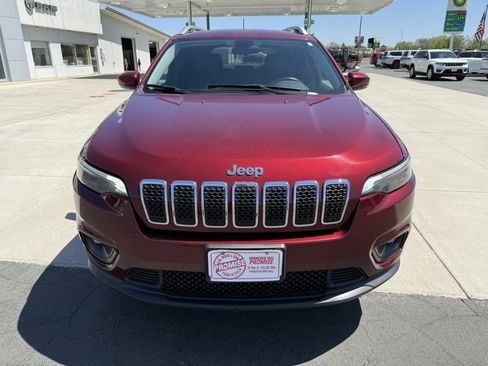Used 2019 Jeep Cherokee Latitude Plus w/ Cold Weather Group AWD/4WD image 3