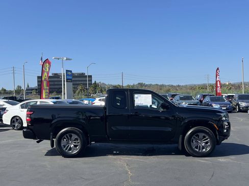 Used 2025 Nissan Frontier SV w/ SV Convenience Package RWD image 22