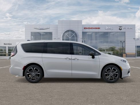 New 2026 Chrysler Pacifica Select image 21