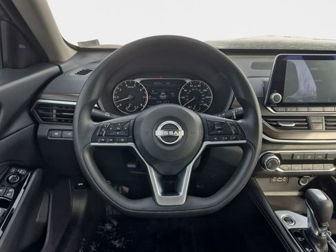 Used 2023 Nissan Altima 2.5 SV FWD image 11