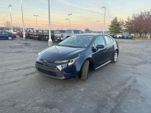 Used 2023 Toyota Corolla LE image 3