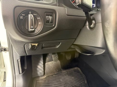 Used 2018 Volkswagen Golf SE FWD image 15