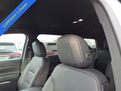 Used 2025 Chevrolet Traverse LT image 17