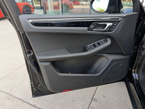 Certified 2026 Porsche Macan image 13