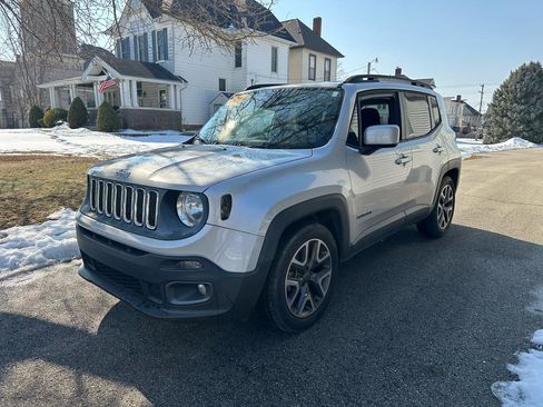 Used 2015 Jeep Renegade Latitude w/ Popular Equipment Group image 3