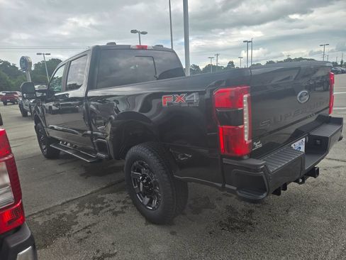 Used 2023 Ford F250 XL w/ STX Appearance Package AWD/4WD image 3