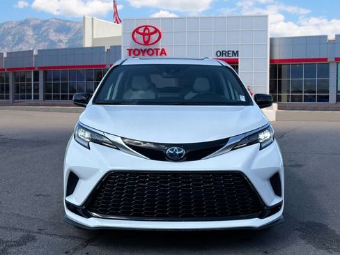 Used 2024 Toyota Sienna XSE FWD image 2