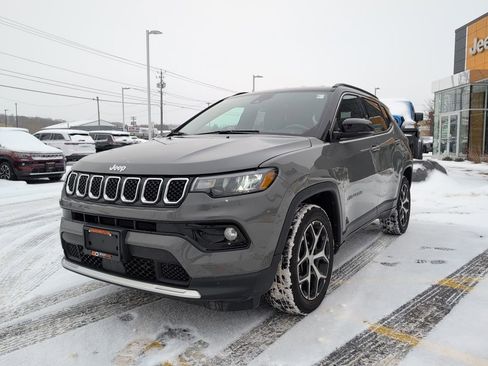 Used 2024 Jeep Compass Limited image 3