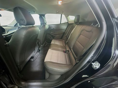 Used 2025 Chevrolet Trax LT w/ LT Convenience Package image 28