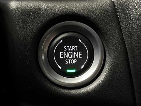 Used 2024 GMC Yukon SLE AWD/4WD image 33