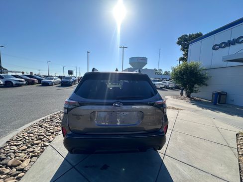 Used 2025 Subaru Forester Premium w/ Convenience Package #2 AWD/4WD image 4