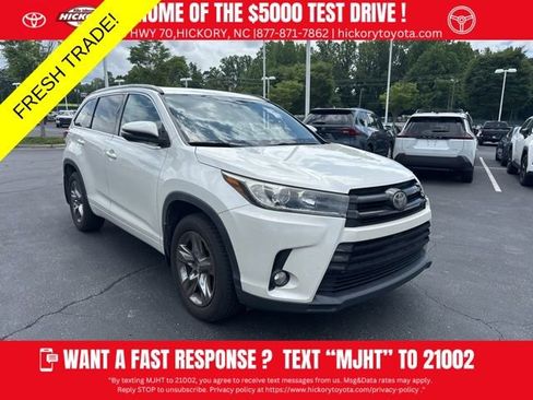 Used 2018 Toyota Highlander SE w/ Carpet Mat Package (TMS) AWD/4WD image 1