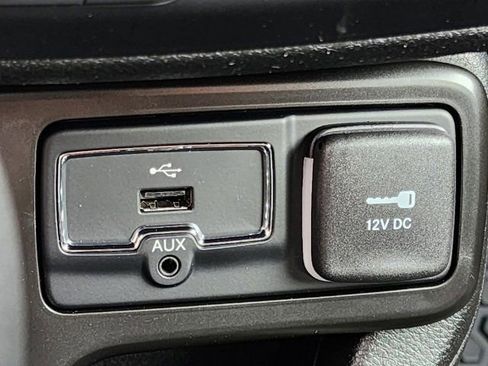 Used 2023 Jeep Renegade Latitude w/ Premium Group image 15