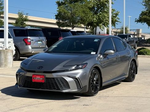 Used 2025 Toyota Camry SE w/ Convenience Package FWD image 8