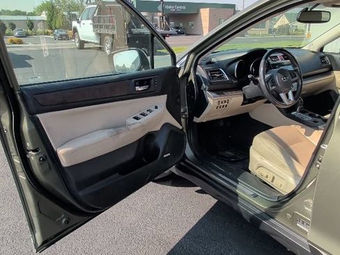 Used 2017 Subaru Outback 2.5i Limited AWD/4WD image 25