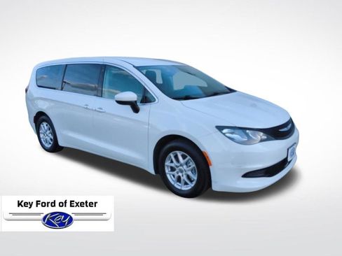 Used 2023 Chrysler Voyager LX FWD image 2