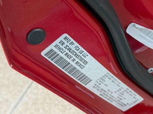 Used 2025 Jeep Compass Limited image 29