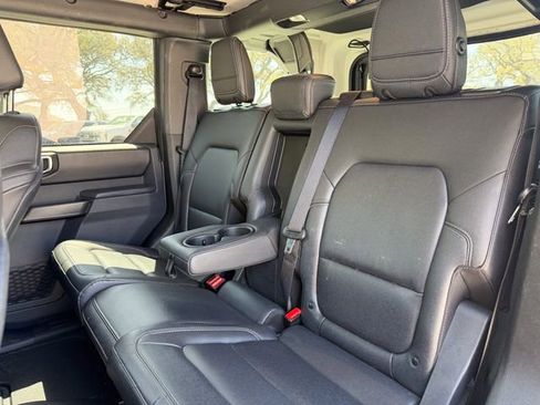 Used 2025 Ford Bronco Badlands image 19
