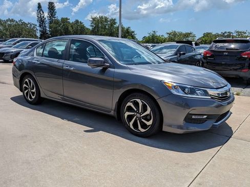 Used 2017 Honda Accord EX image 2