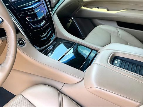 Used 2020 Cadillac Escalade Platinum AWD/4WD image 17