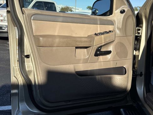 Used 2003 Ford Explorer XLT image 17