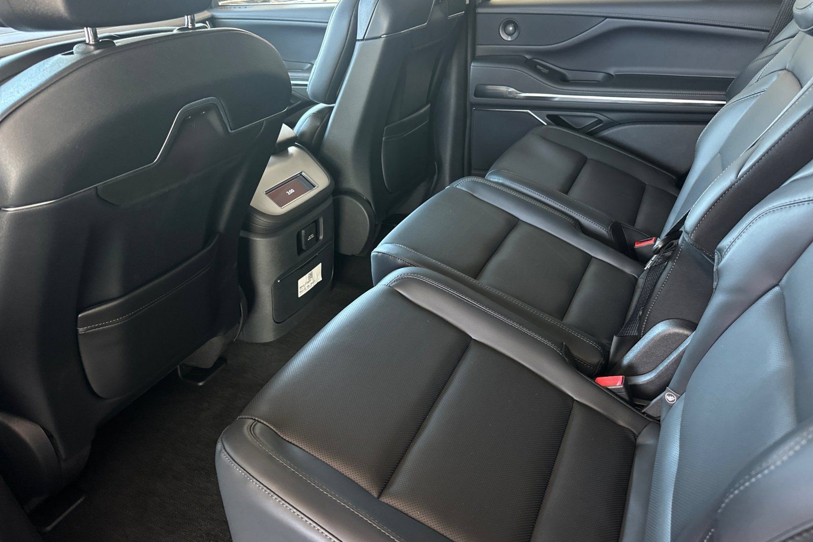 New 2027 Lincoln Navigator Premiere AWD/4WD image 11