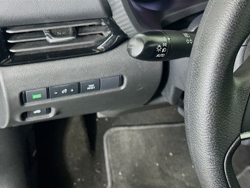 Used 2024 Nissan Sentra SV FWD image 17
