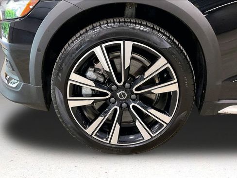Certified 2025 Volvo V60 B5 Cross Country Ultra AWD/4WD image 34