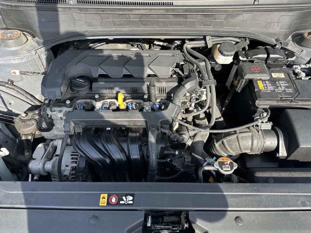 Used 2025 Hyundai Venue SEL FWD image 11